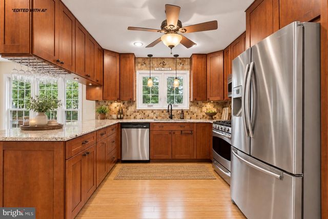 1316 SUMMERFIELD DR, Herndon, VA 20170