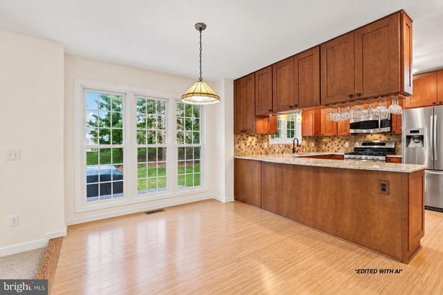 1316 SUMMERFIELD DR, Herndon, VA 20170