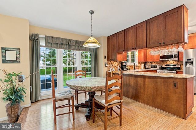 1316 SUMMERFIELD DR, Herndon, VA 20170