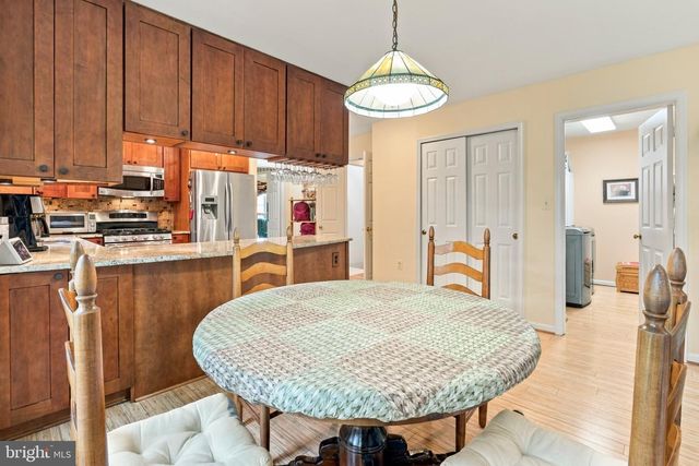 1316 SUMMERFIELD DR, Herndon, VA 20170