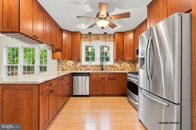 1316 SUMMERFIELD DR, Herndon, VA 20170