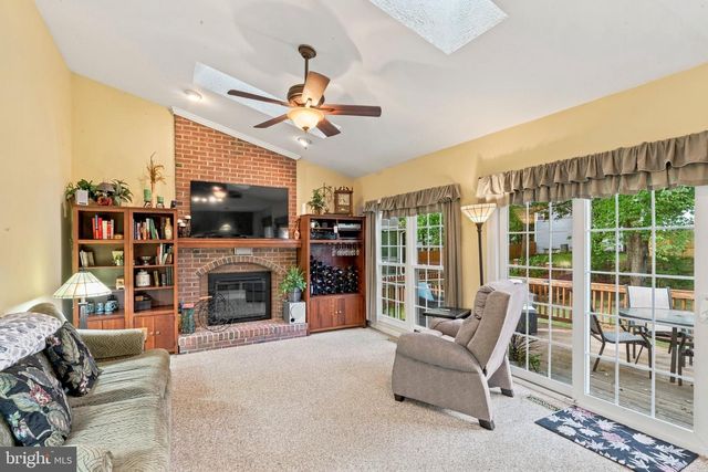 1316 SUMMERFIELD DR, Herndon, VA 20170