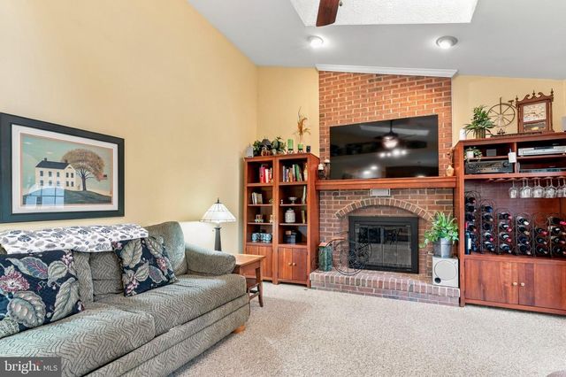 1316 SUMMERFIELD DR, Herndon, VA 20170