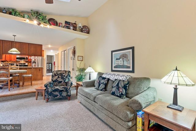 1316 SUMMERFIELD DR, Herndon, VA 20170