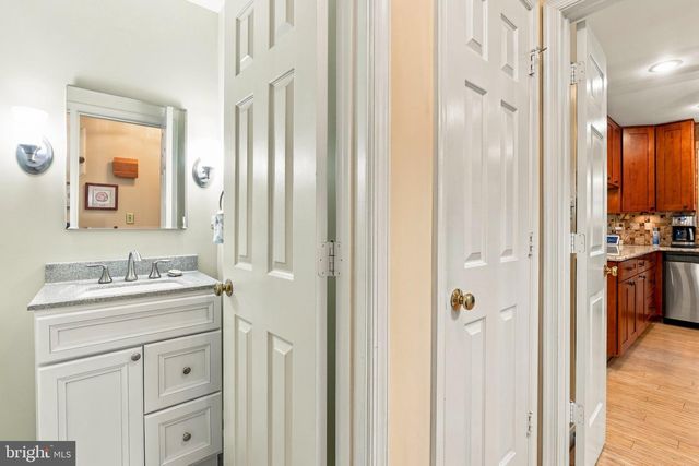1316 SUMMERFIELD DR, Herndon, VA 20170