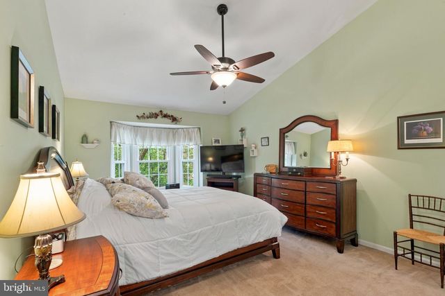 1316 SUMMERFIELD DR, Herndon, VA 20170