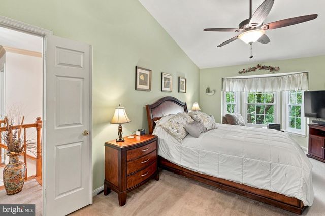 1316 SUMMERFIELD DR, Herndon, VA 20170