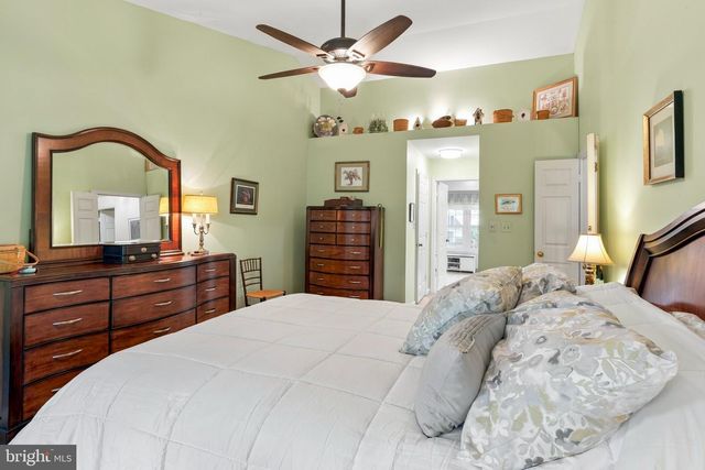 1316 SUMMERFIELD DR, Herndon, VA 20170