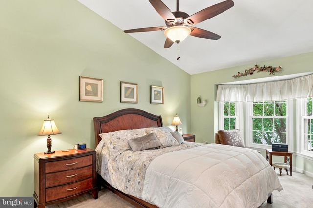 1316 SUMMERFIELD DR, Herndon, VA 20170