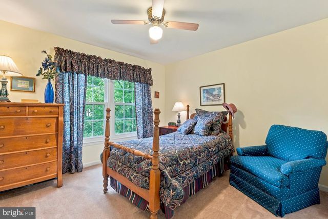 1316 SUMMERFIELD DR, Herndon, VA 20170
