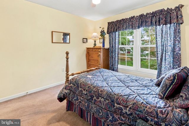 1316 SUMMERFIELD DR, Herndon, VA 20170