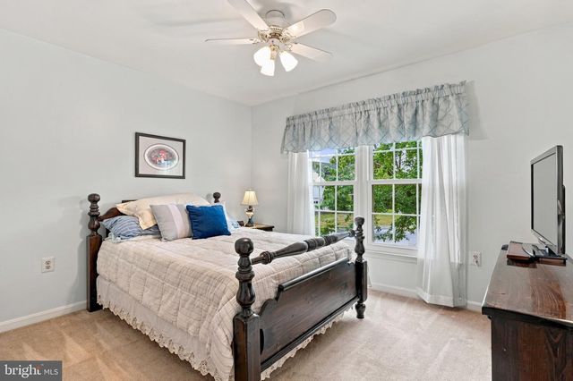 1316 SUMMERFIELD DR, Herndon, VA 20170