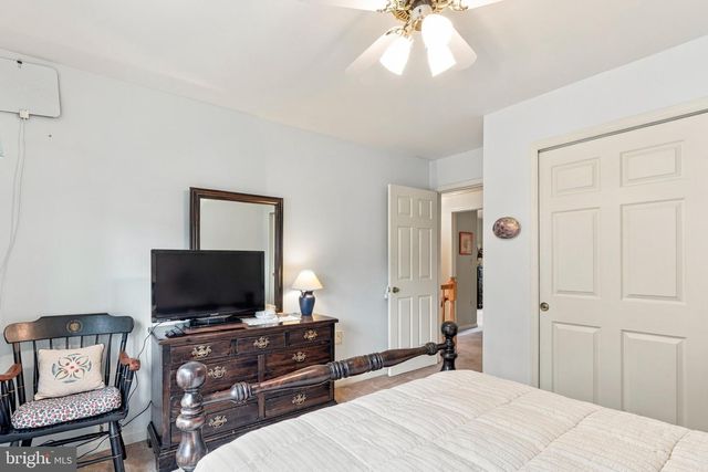 1316 SUMMERFIELD DR, Herndon, VA 20170