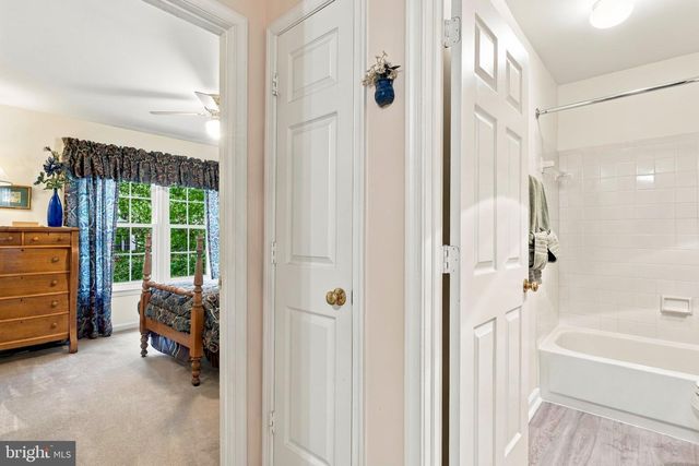 1316 SUMMERFIELD DR, Herndon, VA 20170