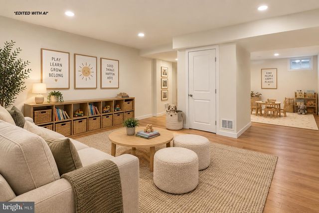 1316 SUMMERFIELD DR, Herndon, VA 20170