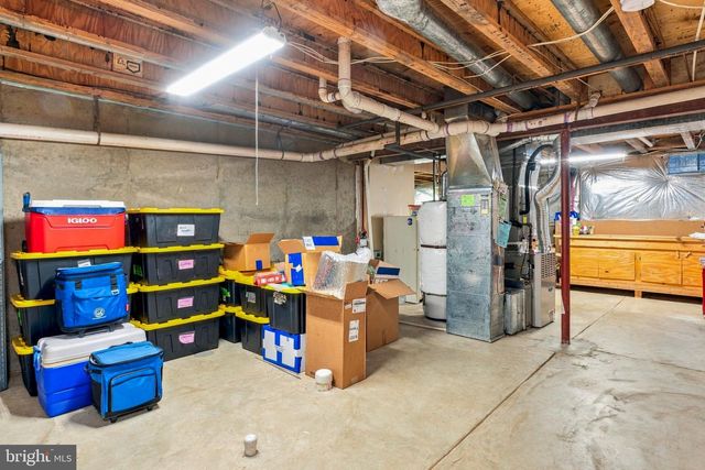 1316 SUMMERFIELD DR, Herndon, VA 20170