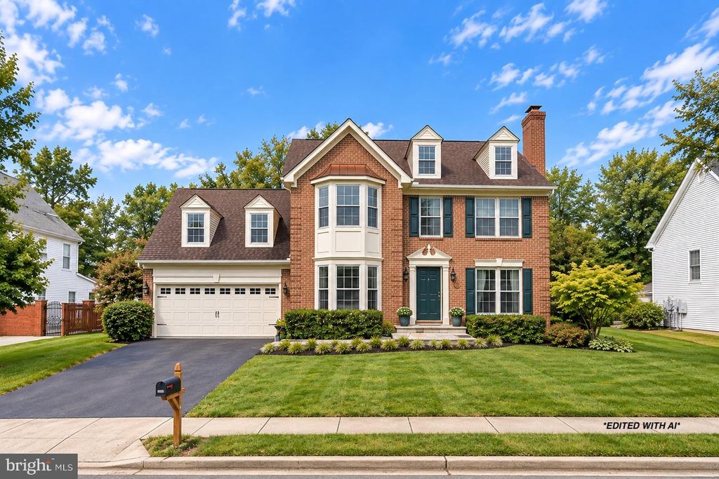 1316 SUMMERFIELD DR, Herndon, VA 20170