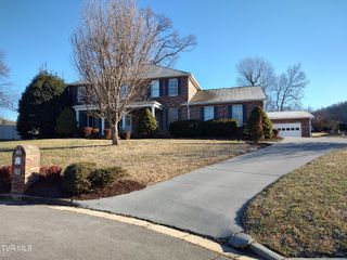 3 Beacon Hill Court, Johnson City, TN 37604