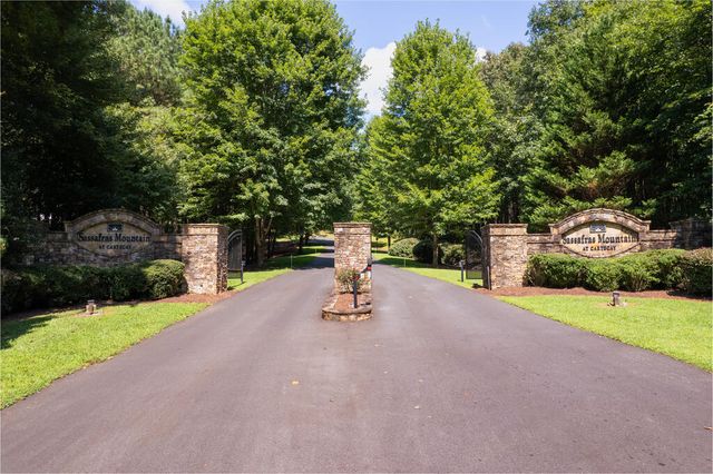 9 Foxpaw Leaf Court, East Ellijay, GA 30536