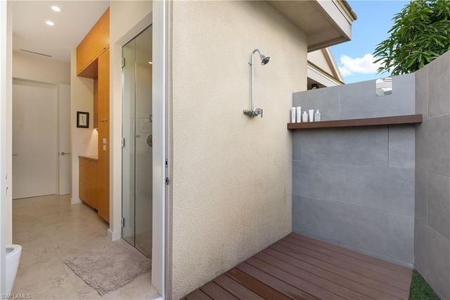 705 Shadow Lake LN, Naples, FL 34108