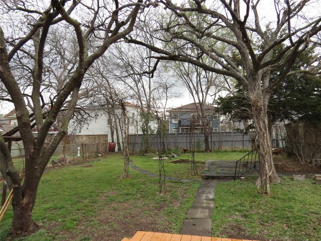 5643 E Side Avenue, Dallas, TX 75214