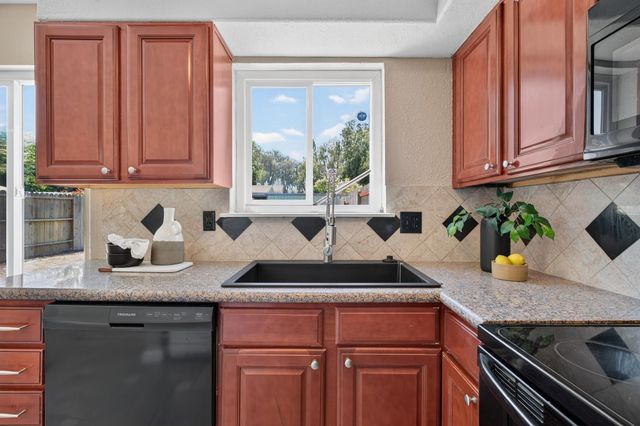 6849 Allegheny Ct, Stockton, CA 95219