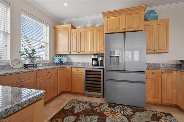 3800 DuPont Cir Unit 302, Virginia Beach, VA 23455