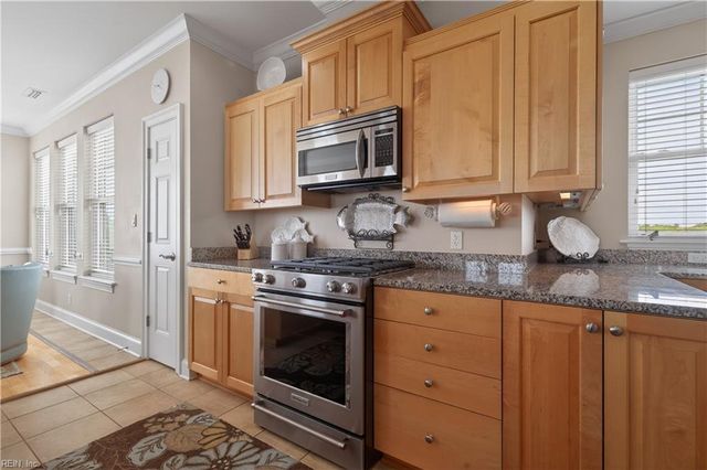 3800 DuPont Cir Unit 302, Virginia Beach, VA 23455