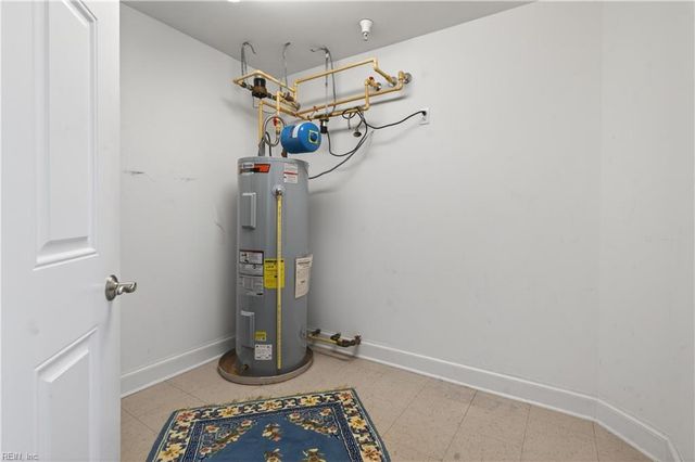 3800 DuPont Cir Unit 302, Virginia Beach, VA 23455