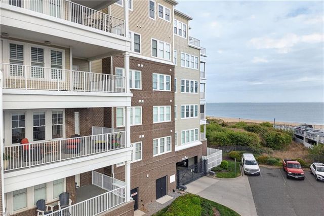 3800 DuPont Cir Unit 302, Virginia Beach, VA 23455
