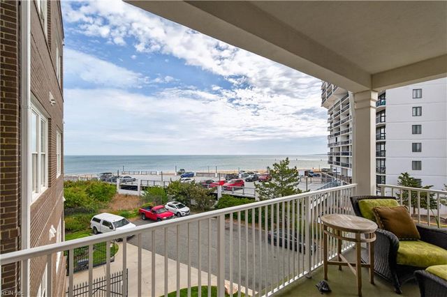 3800 DuPont Cir Unit 302, Virginia Beach, VA 23455