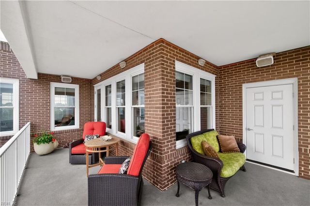 3800 DuPont Cir Unit 302, Virginia Beach, VA 23455