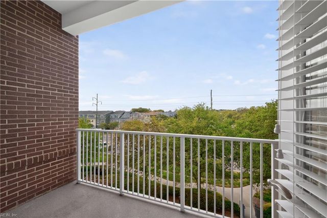 3800 DuPont Cir Unit 302, Virginia Beach, VA 23455