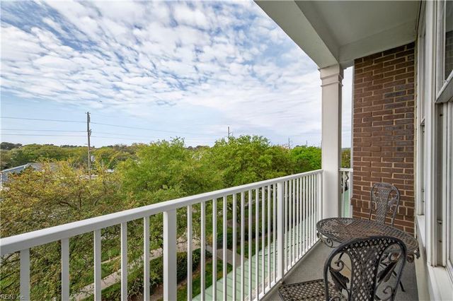 3800 DuPont Cir Unit 302, Virginia Beach, VA 23455