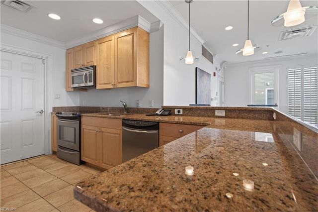 3800 DuPont Cir Unit 302, Virginia Beach, VA 23455