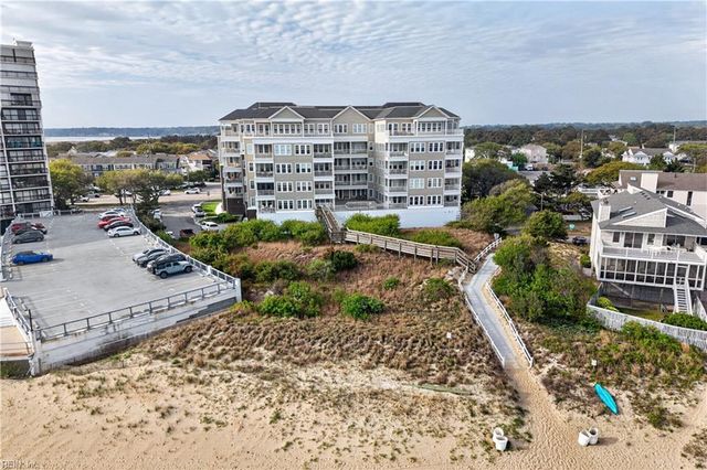 3800 DuPont Cir Unit 302, Virginia Beach, VA 23455