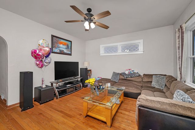 1238 Wauponsee Street, Morris, IL 60450