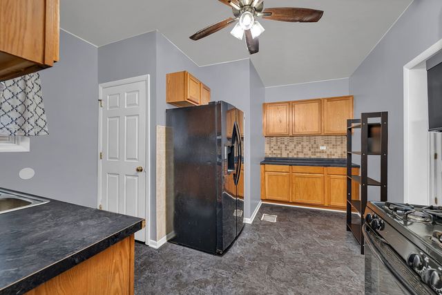 1238 Wauponsee Street, Morris, IL 60450