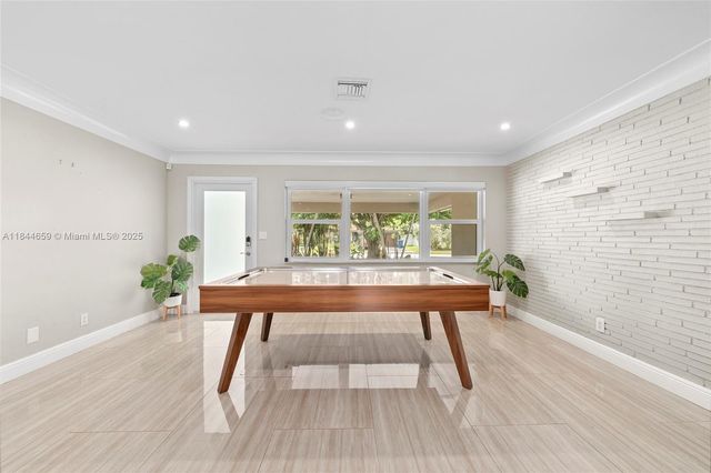 817 NW 30th St, Wilton Manors, FL 33311