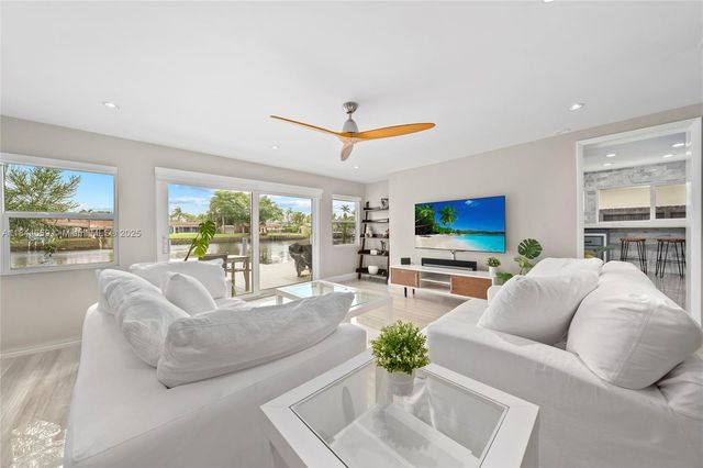 817 NW 30th St, Wilton Manors, FL 33311