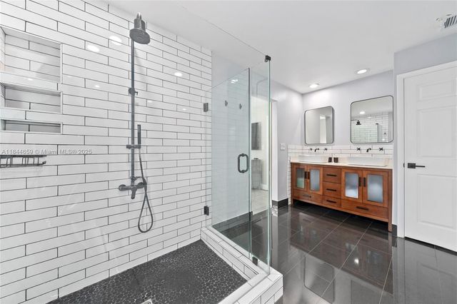 817 NW 30th St, Wilton Manors, FL 33311