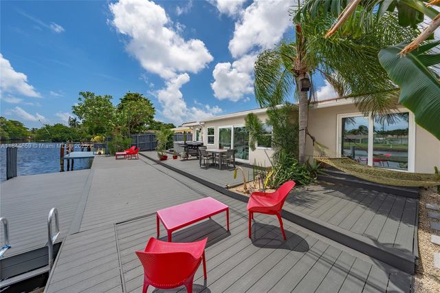817 NW 30th St, Wilton Manors, FL 33311
