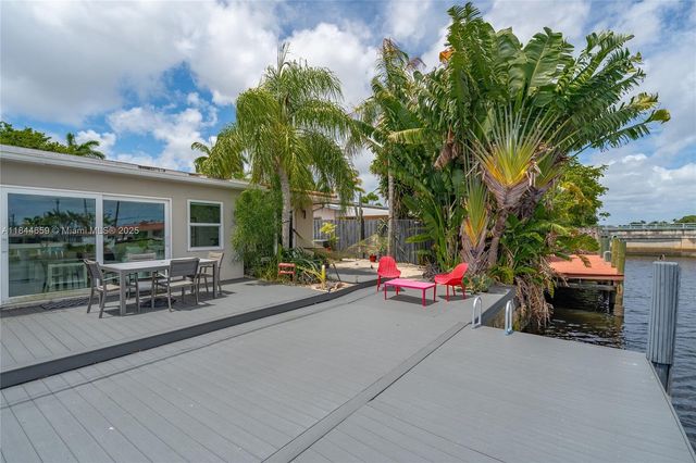 817 NW 30th St, Wilton Manors, FL 33311
