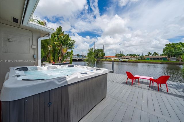 817 NW 30th St, Wilton Manors, FL 33311