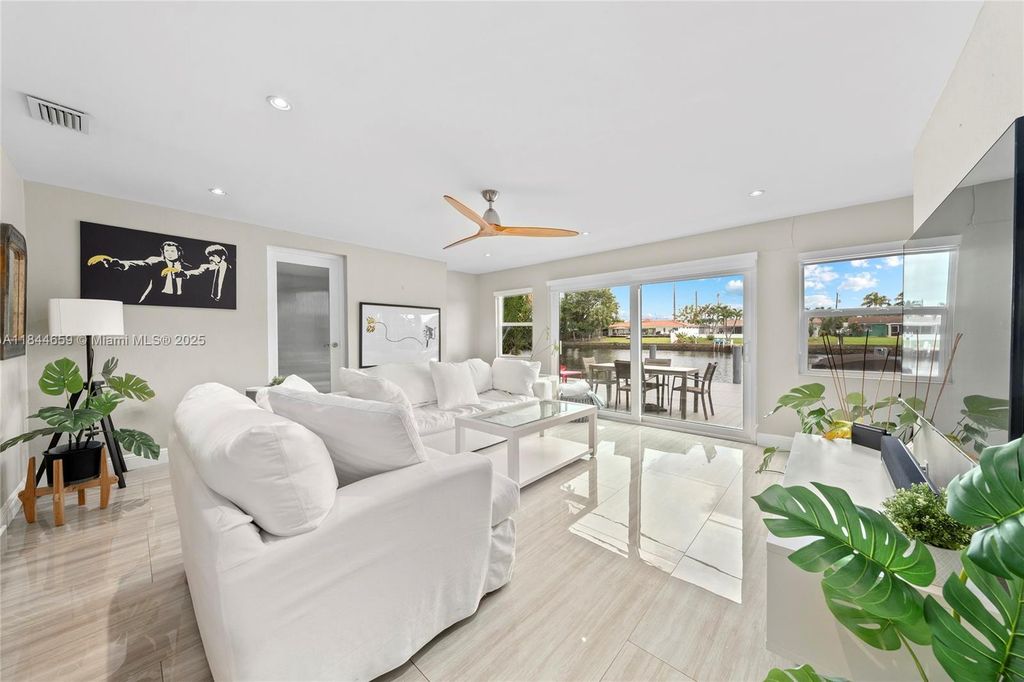 817 NW 30th St, Wilton Manors, FL 33311