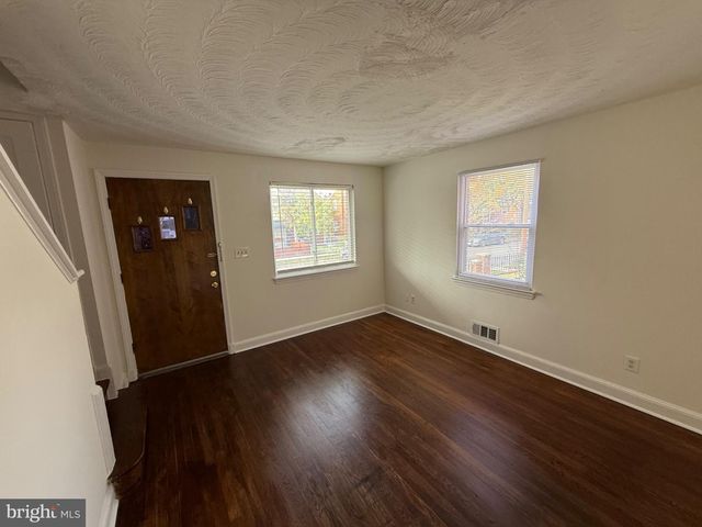 374 CHAPLIN ST SE, Washington, DC 20019