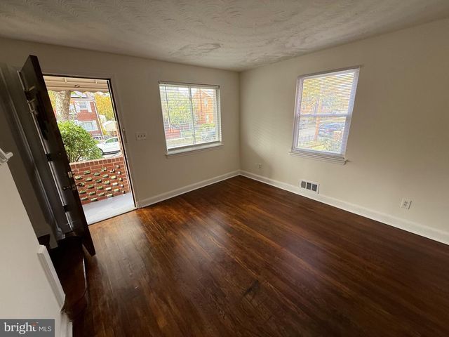 374 CHAPLIN ST SE, Washington, DC 20019