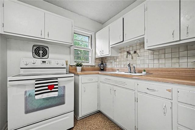 12701 Grandview Road, Grandview, MO 64030