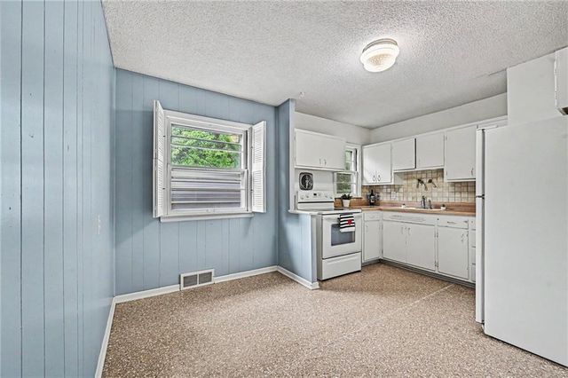 12701 Grandview Road, Grandview, MO 64030