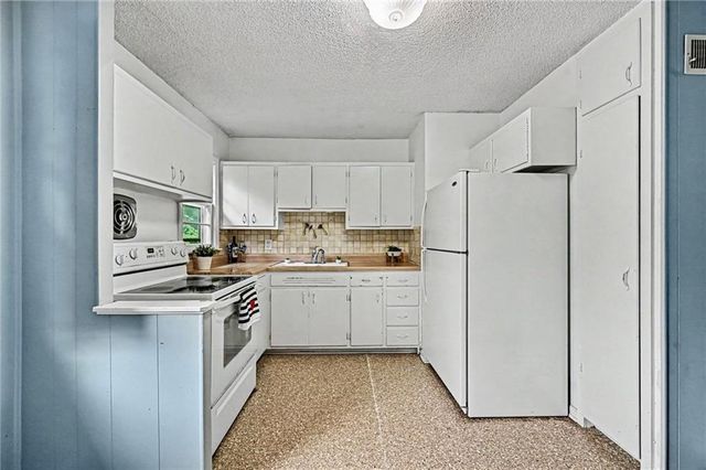 12701 Grandview Road, Grandview, MO 64030